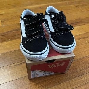 Vans toddler shoe size 4